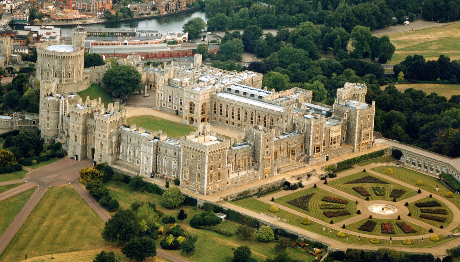 Windsor Castle The Oldest Castles In The World Traveldigg