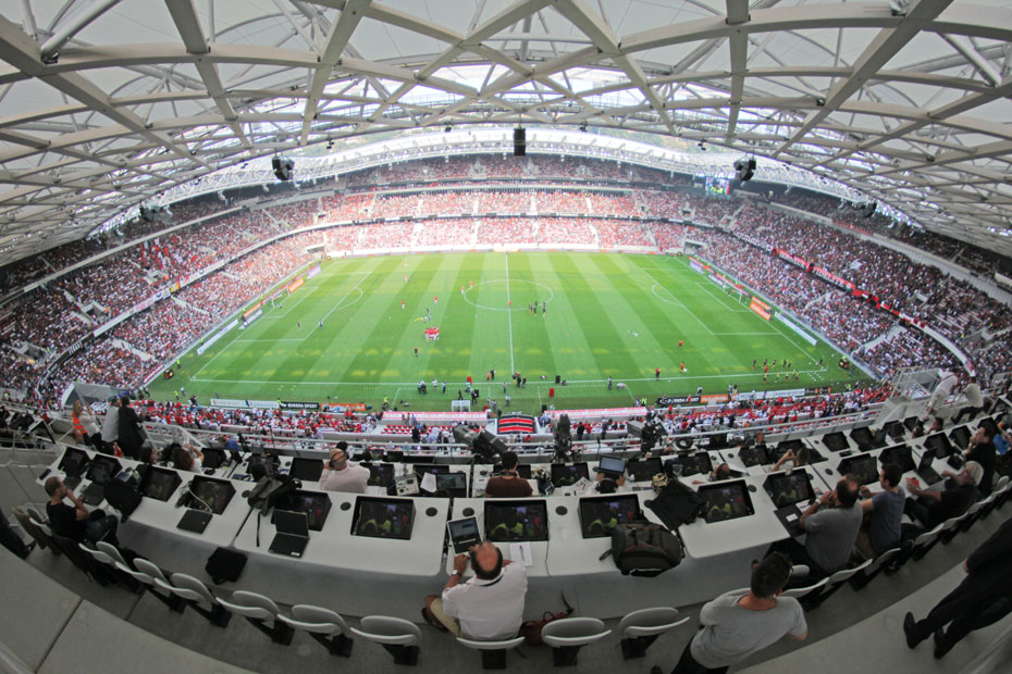 http://traveldigg.com/wp-content/uploads/2016/08/Allianz-Riviera-Stadium-Inside-During-The-Game.jpg