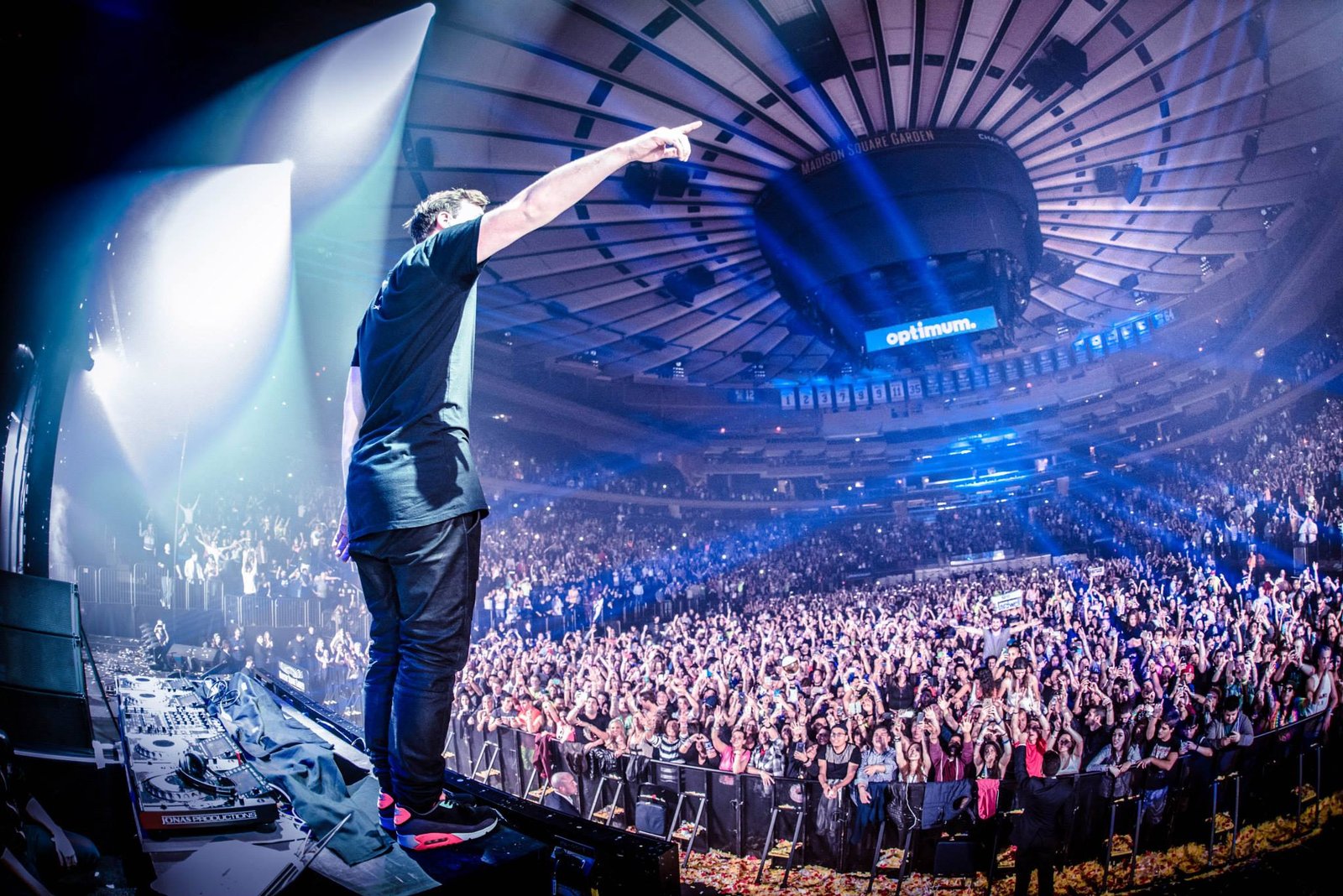 madison-square-garden-one-of-the-most-magnificent-multipurpose-building-in-the-world