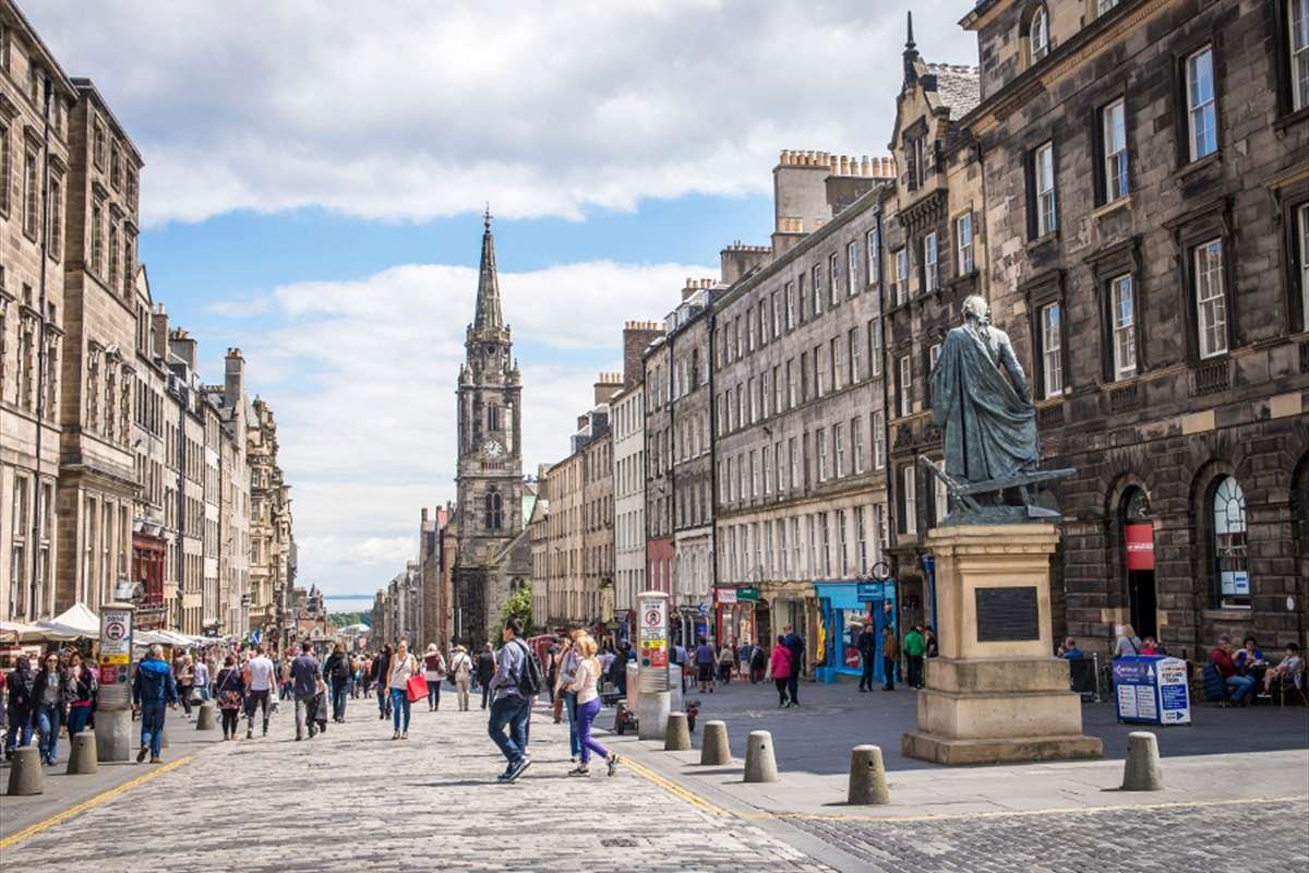 Royal Mile Edinburgh Scotland Traveldigg