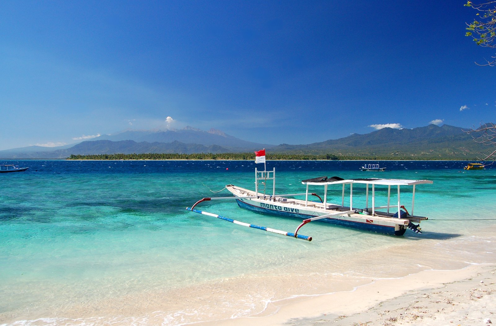 Sanur Beach, Enjoying The Beautiful Sunrise - Traveldigg.com