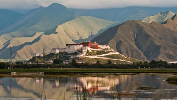 Potala Palace China A Pearl In The Roof Of The World Traveldigg