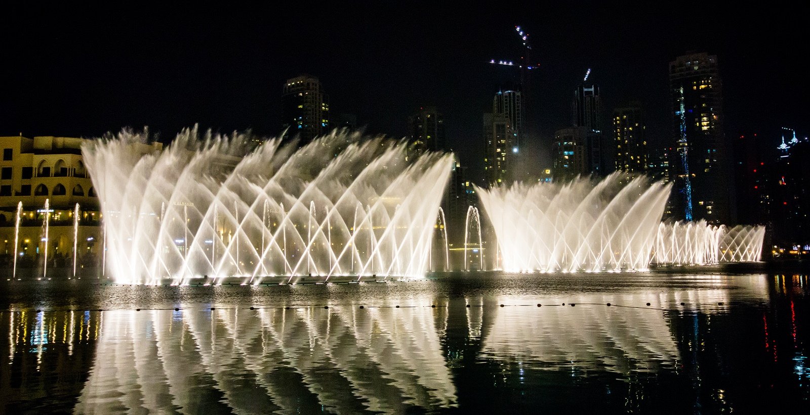 Dubai Fountain, The Dancing Water Fountain – UAE - Traveldigg.com