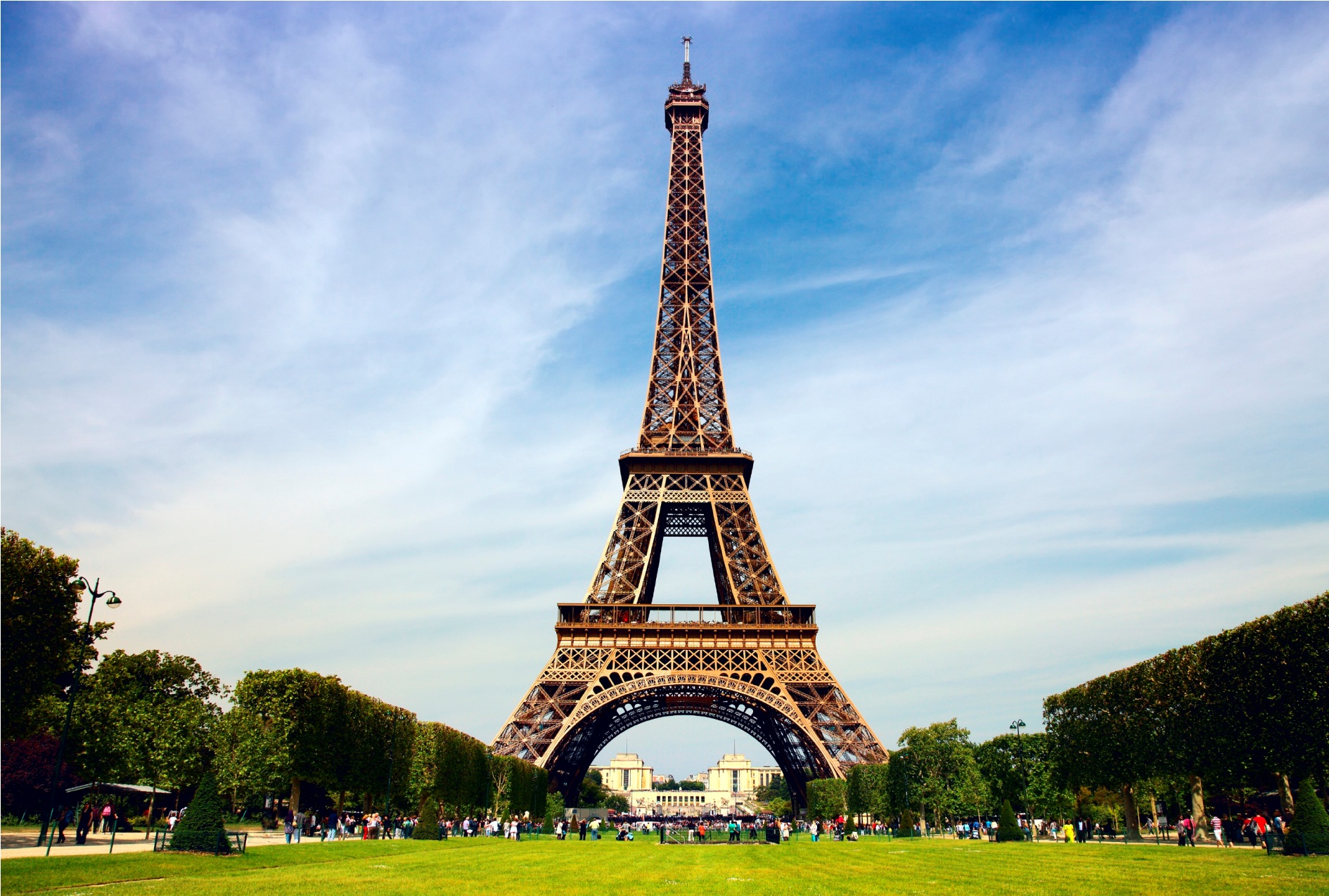 which day to visit eiffel tower
