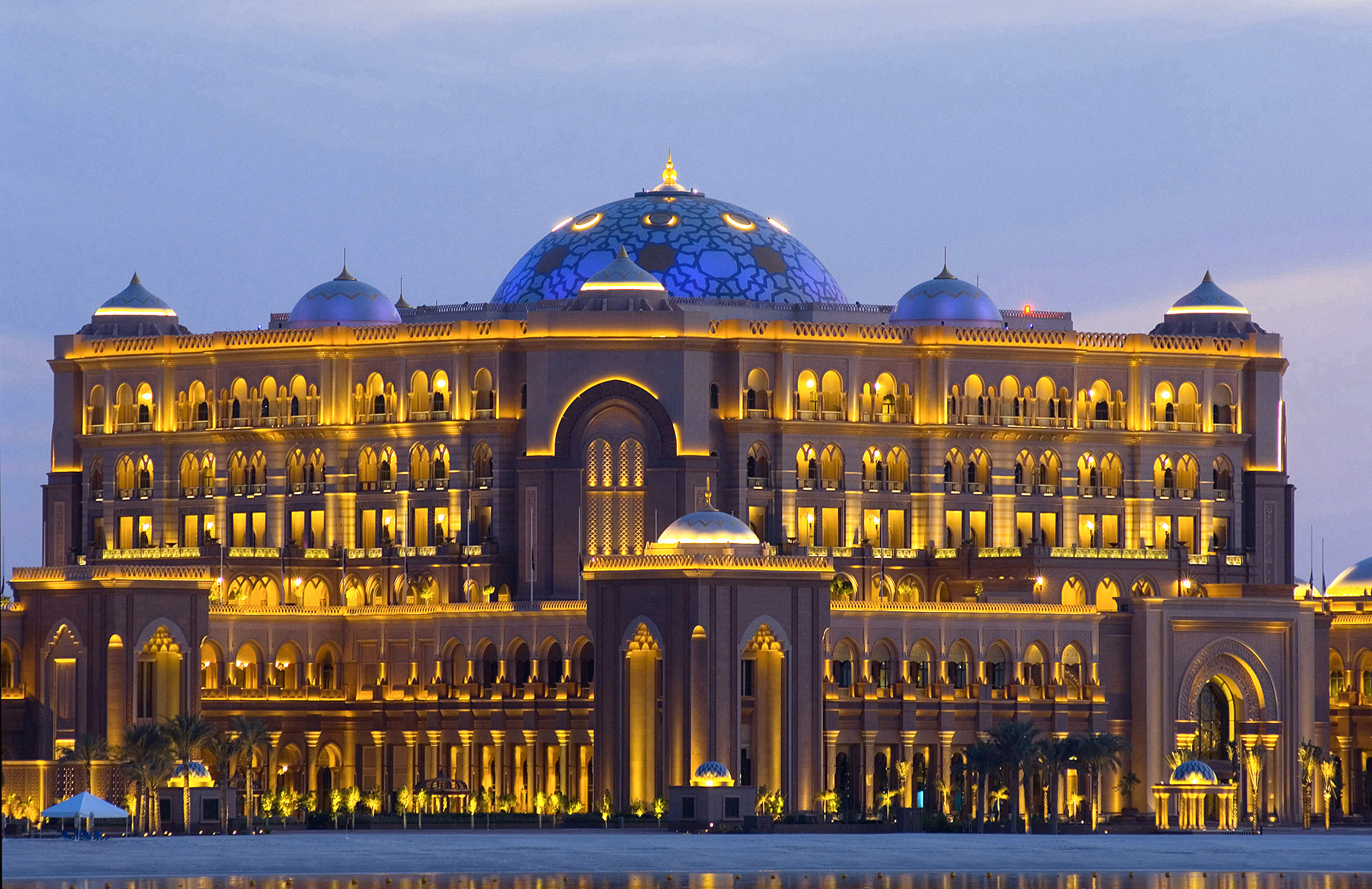 Emirates Palace, One of The Most Luxurious Hotels in The World ...