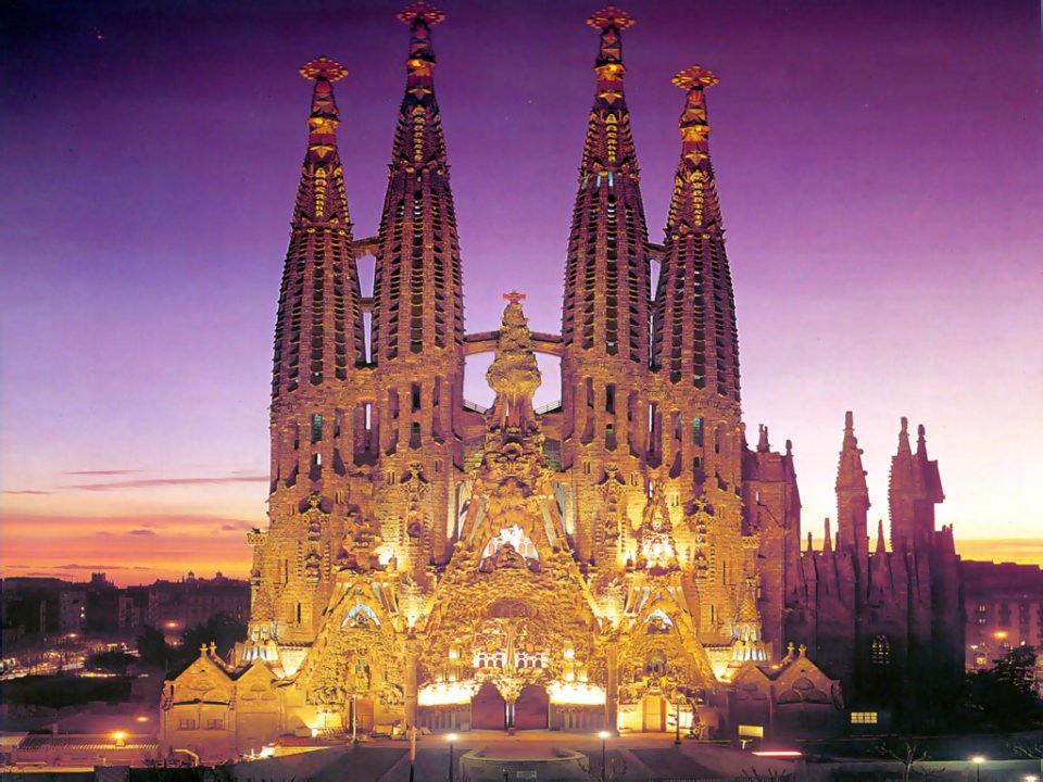 La Sagrada Familia, The Church Nuanced "Art Deco" In The Heart Of ...