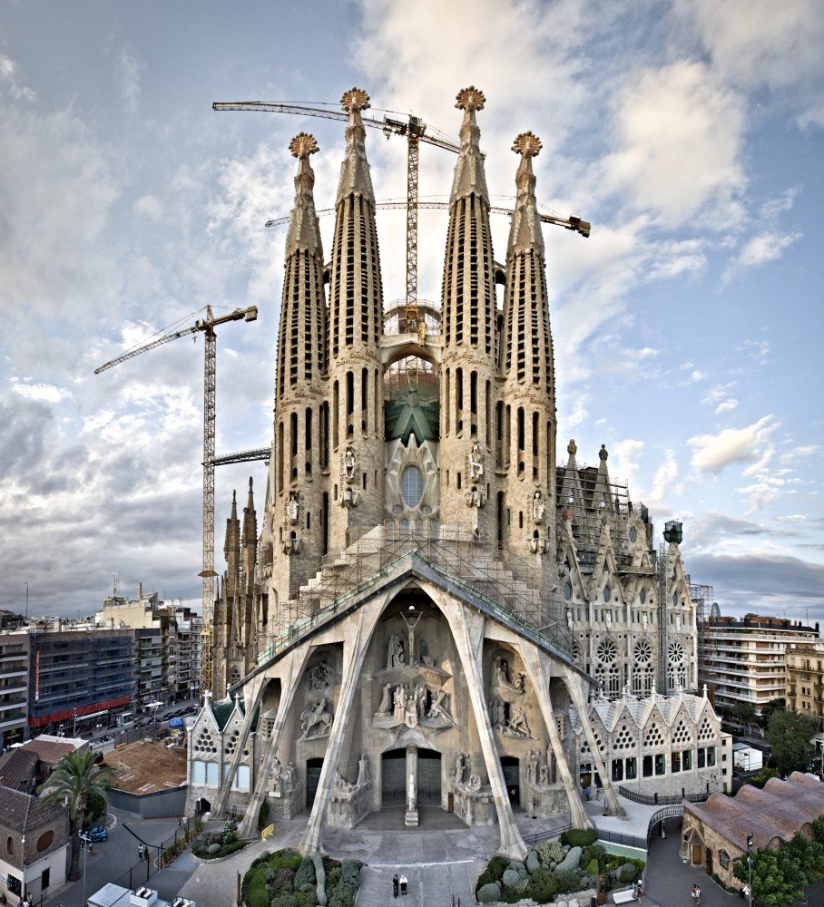 La Sagrada Familia, The Church Nuanced “Art Deco” in The Heart of ...