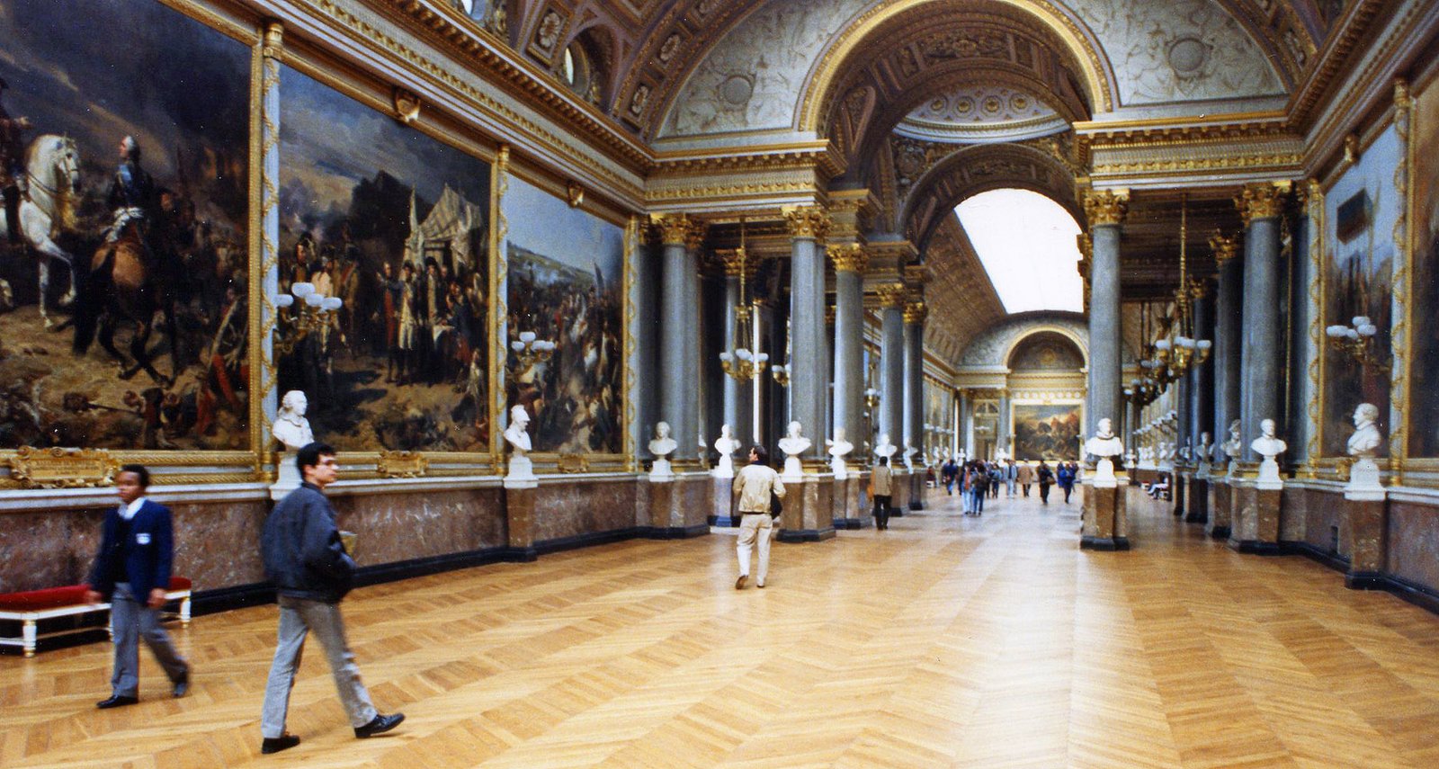 Louvre Museum Inside Image