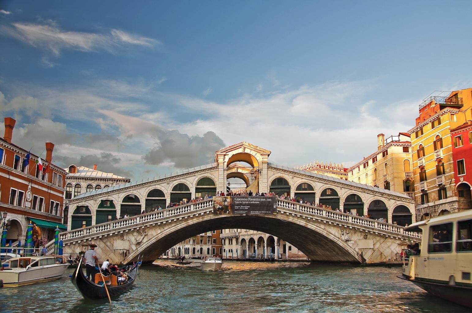 Rialto Bridge In Venice Italy What To Do Near Rialto Bridge In Venice 