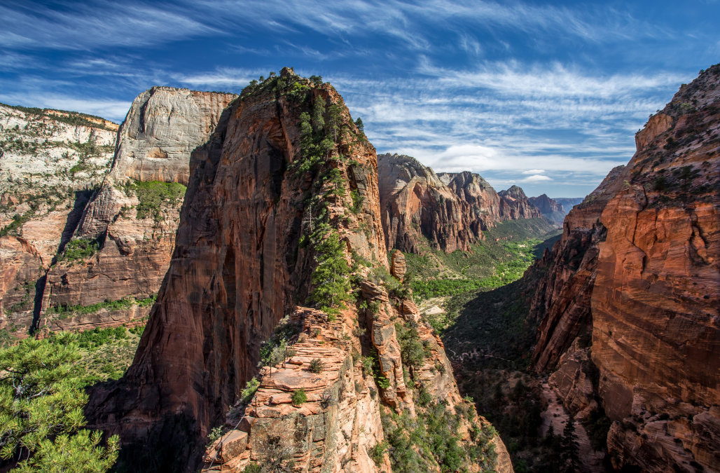 Angels Landing, One of The Most Extreme Trekking Trails in The World ...