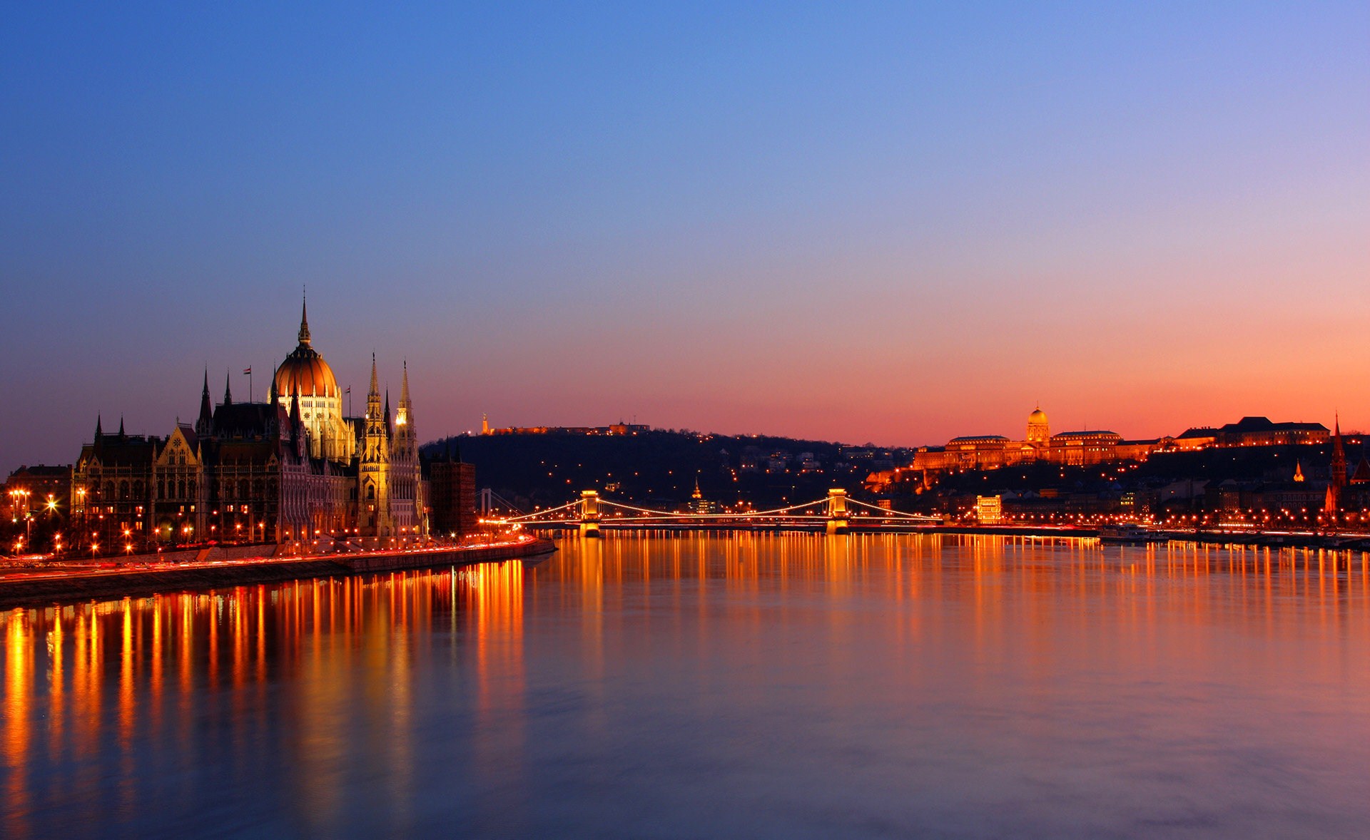 places to visit in the night in budapest