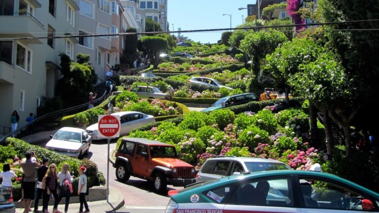 lombard-street-the-most-winding-road-in-the-world-traveldigg