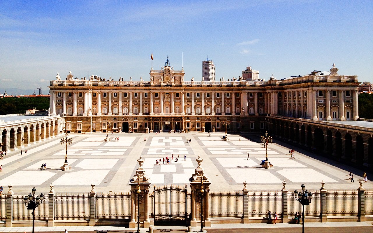 royal-palace-of-madrid-one-of-the-largest-and-most-beautiful-castles