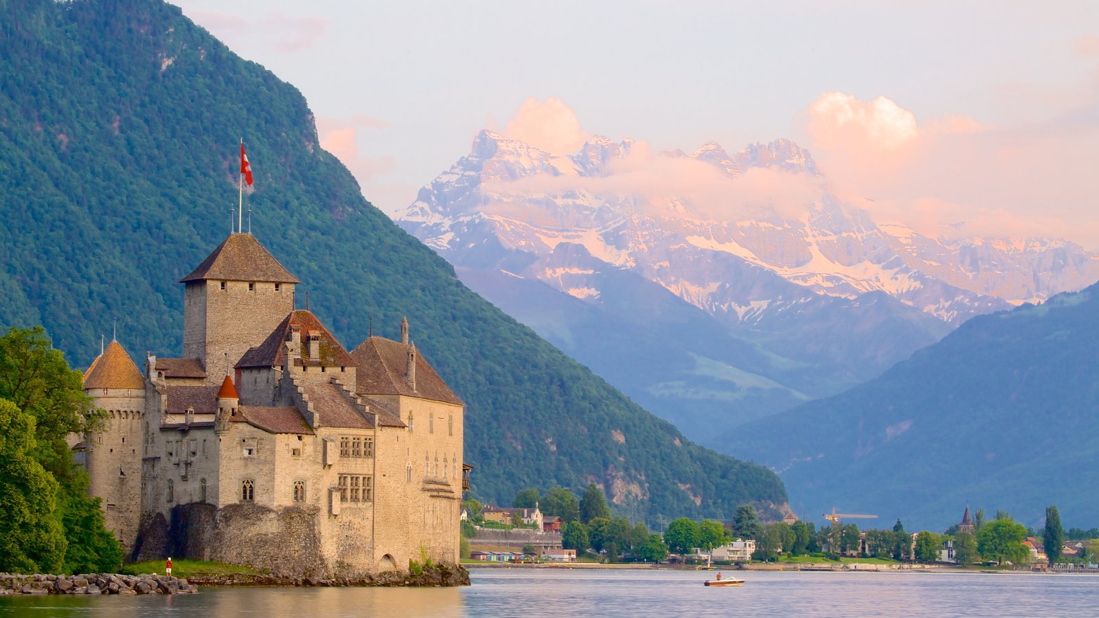 Chateau de Chillon, Lake Geneva, Switzerland бесплатно