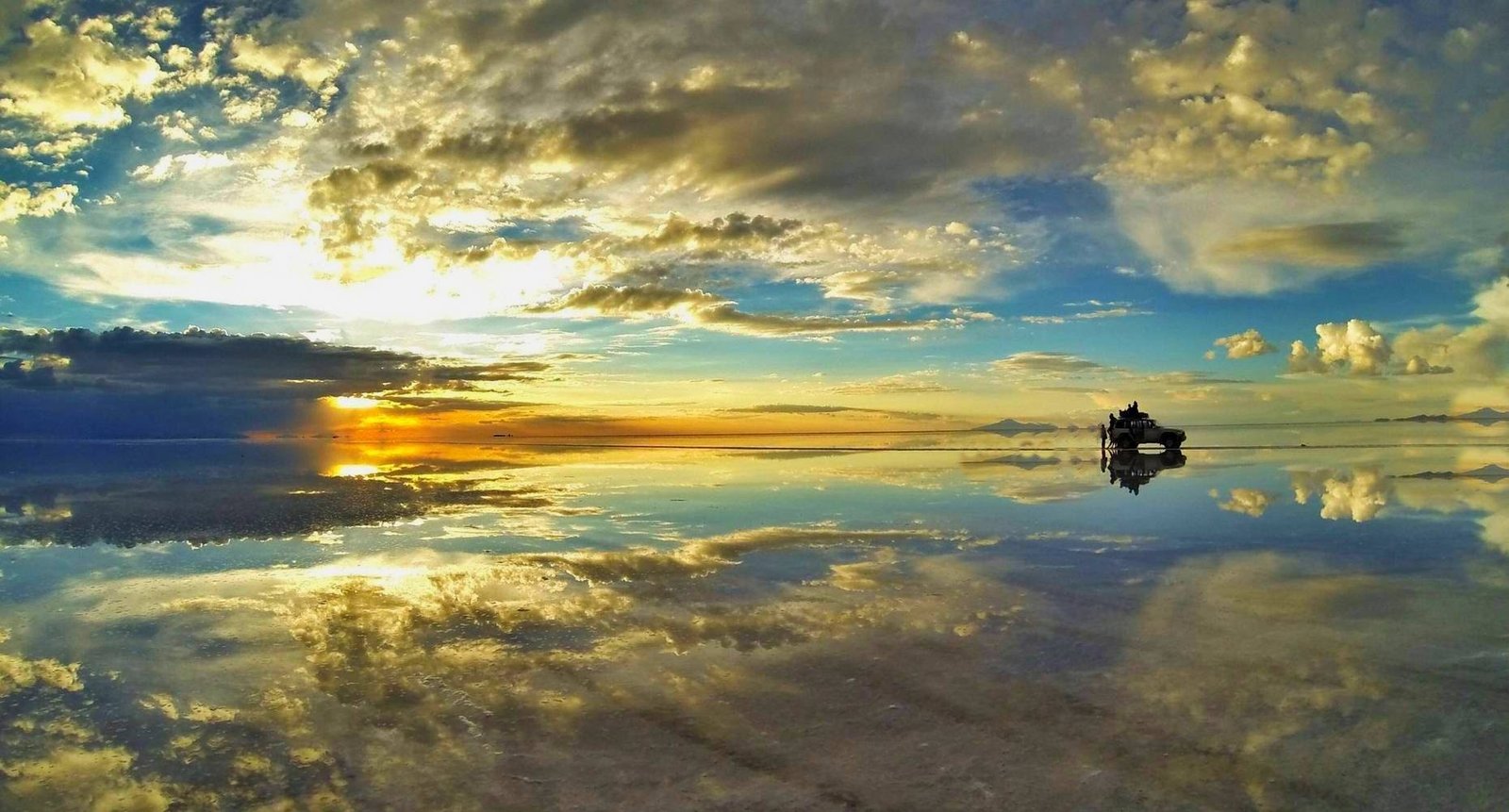 Salar De Uyuni The World s Largest Natural Mirror Traveldigg
