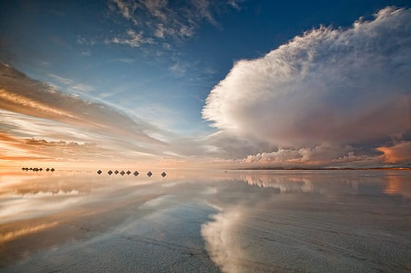 Salar De Uyuni The World s Largest Natural Mirror Traveldigg salar-de-uyuni-the-world-s-largest-natural-mirror-traveldigg