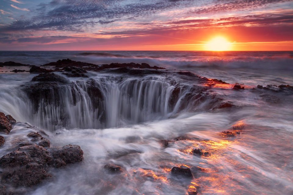 Thor's Well, The Favorite Object For Photography Lovers - Traveldigg.com