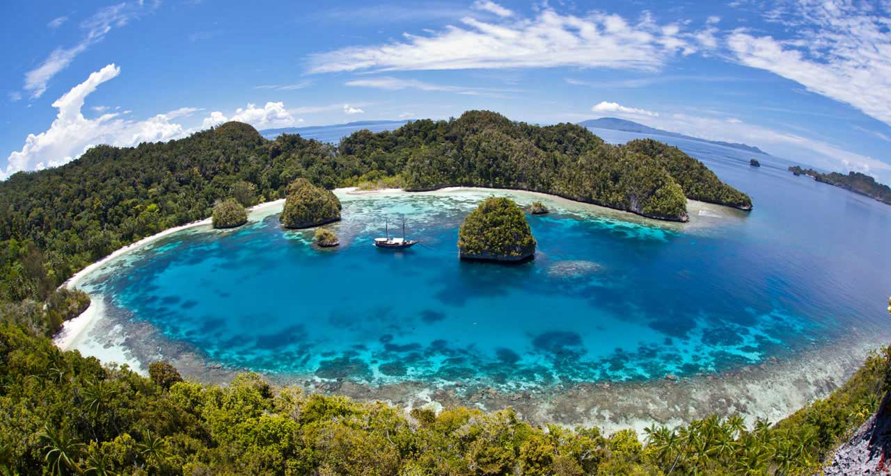 raja ampat islands papua indonesia